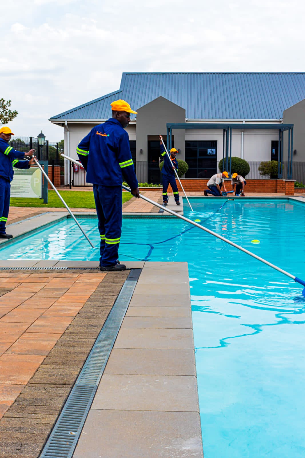 cleaning pool